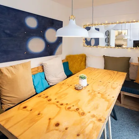 Free Parking Sleeps 7 Garden With Patio Gloucester Road Holiday home *
