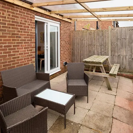 Holiday home Free Parking Sleeps 7 Garden With Patio Gloucester Road