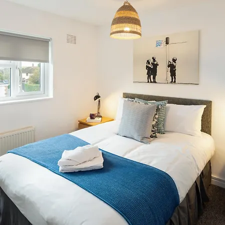 Holiday home Free Parking Sleeps 7 Garden With Patio Gloucester Road Bristol