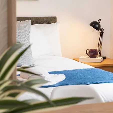 Free Parking Sleeps 7 Garden With Patio Gloucester Road Holiday home *