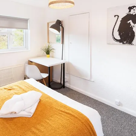 4 Bedroom Contractor Near Southmead Hospital Airbus Rolls Royce Filton Bristol