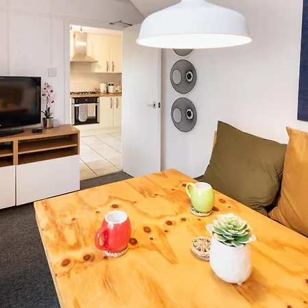 Free Parking Sleeps 7 Garden With Patio Gloucester Road Дом отдыха Бристоль