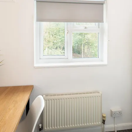 4 Bedroom Contractor Near Southmead Hospital Airbus Rolls Royce Filton Nyaraló