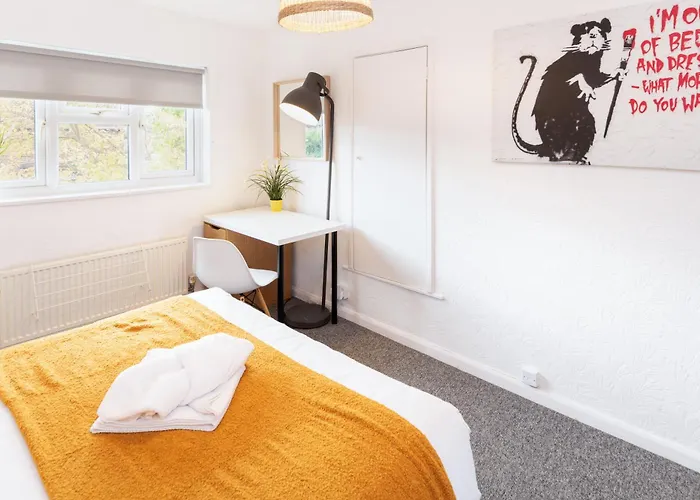 Free Parking Sleeps 7 Garden With Patio Gloucester Road Bristol