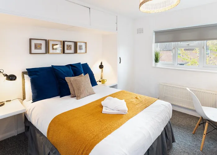 Nyaraló Free Parking Sleeps 7 Garden With Patio Gloucester Road *