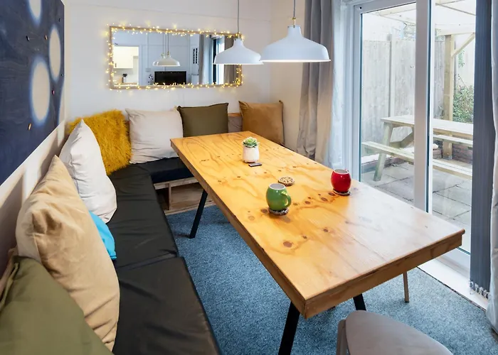 Free Parking Sleeps 7 Garden With Patio Gloucester Road Bristol