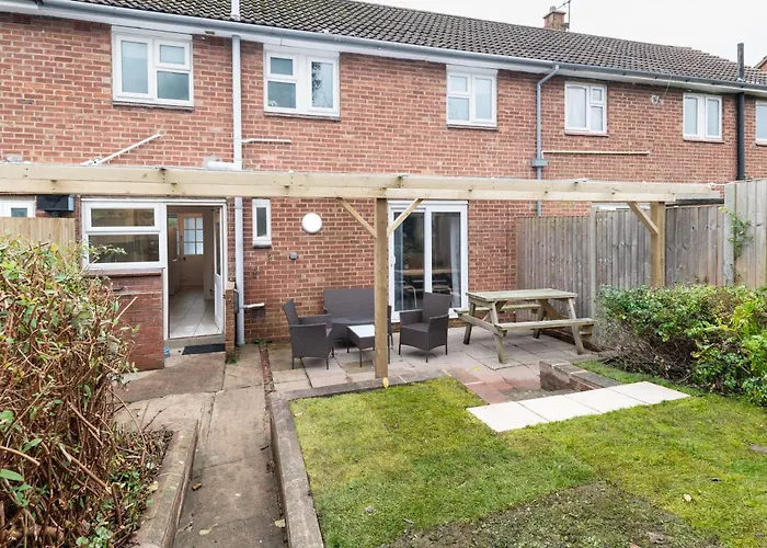 Free Parking Sleeps 7 Garden With Patio Gloucester Road