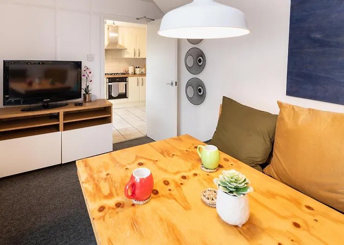 Free Parking Sleeps 7 Garden With Patio Gloucester Road Holiday home Bristol