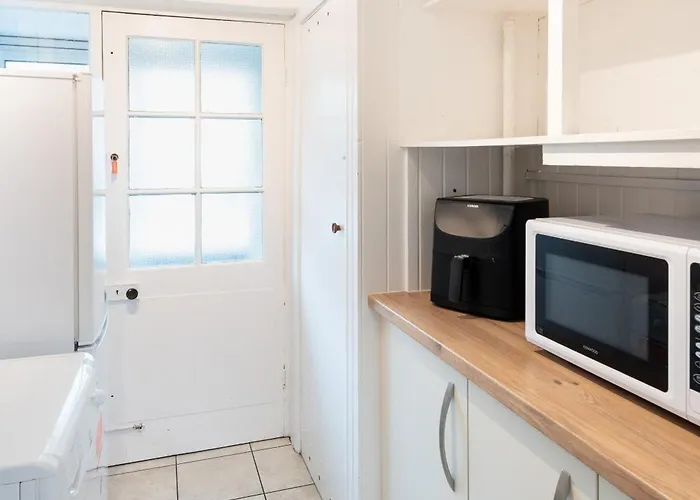 Free Parking Sleeps 7 Garden With Patio Gloucester Road * Bristol