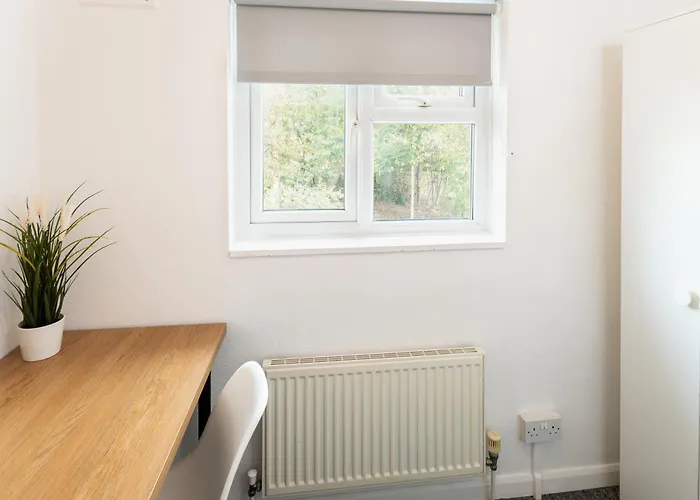 Free Parking Sleeps 7 Garden With Patio Gloucester Road Holiday home