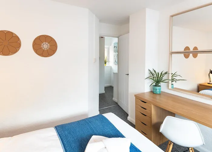 Free Parking Sleeps 7 Garden With Patio Gloucester Road Holiday home Bristol