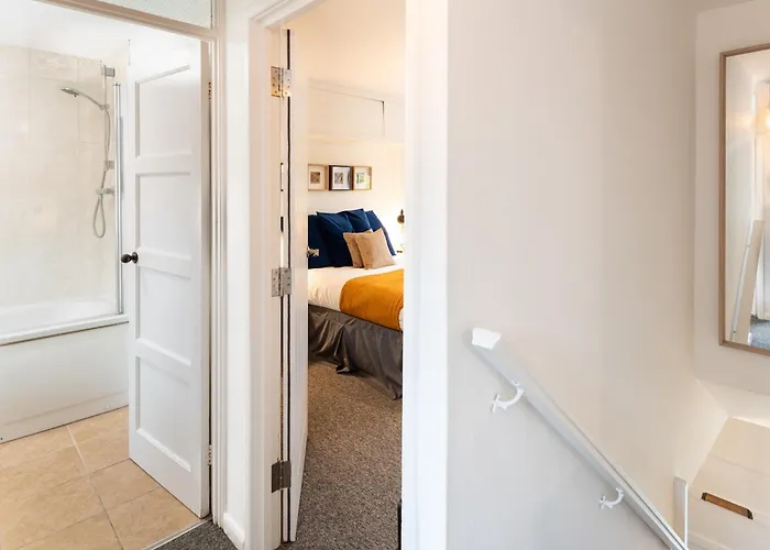 Nyaraló Free Parking Sleeps 7 Garden With Patio Gloucester Road *