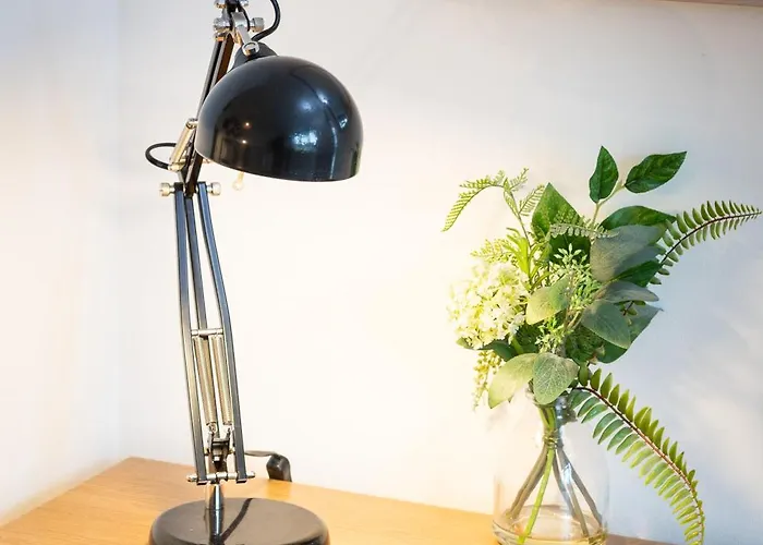 Holiday home Free Parking Sleeps 7 Garden With Patio Gloucester Road