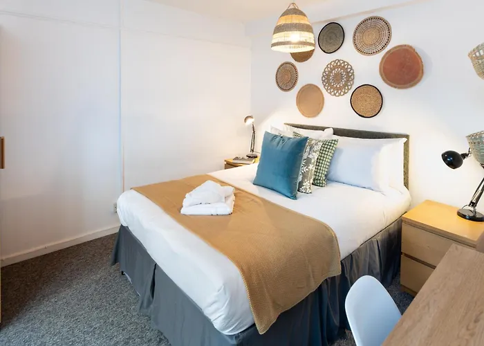 Free Parking Sleeps 7 Garden With Patio Gloucester Road Bristol