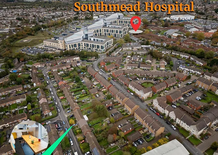 Holiday home Free Parking Sleeps 7 Garden With Patio Gloucester Road *