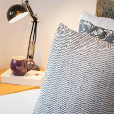 Free Parking Sleeps 7 Garden With Patio Gloucester Road