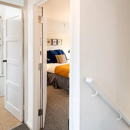 Prázdninový dům Free Parking Sleeps 7 Garden With Patio Gloucester Road *